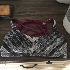 Lululemon free to be wild bra size 4